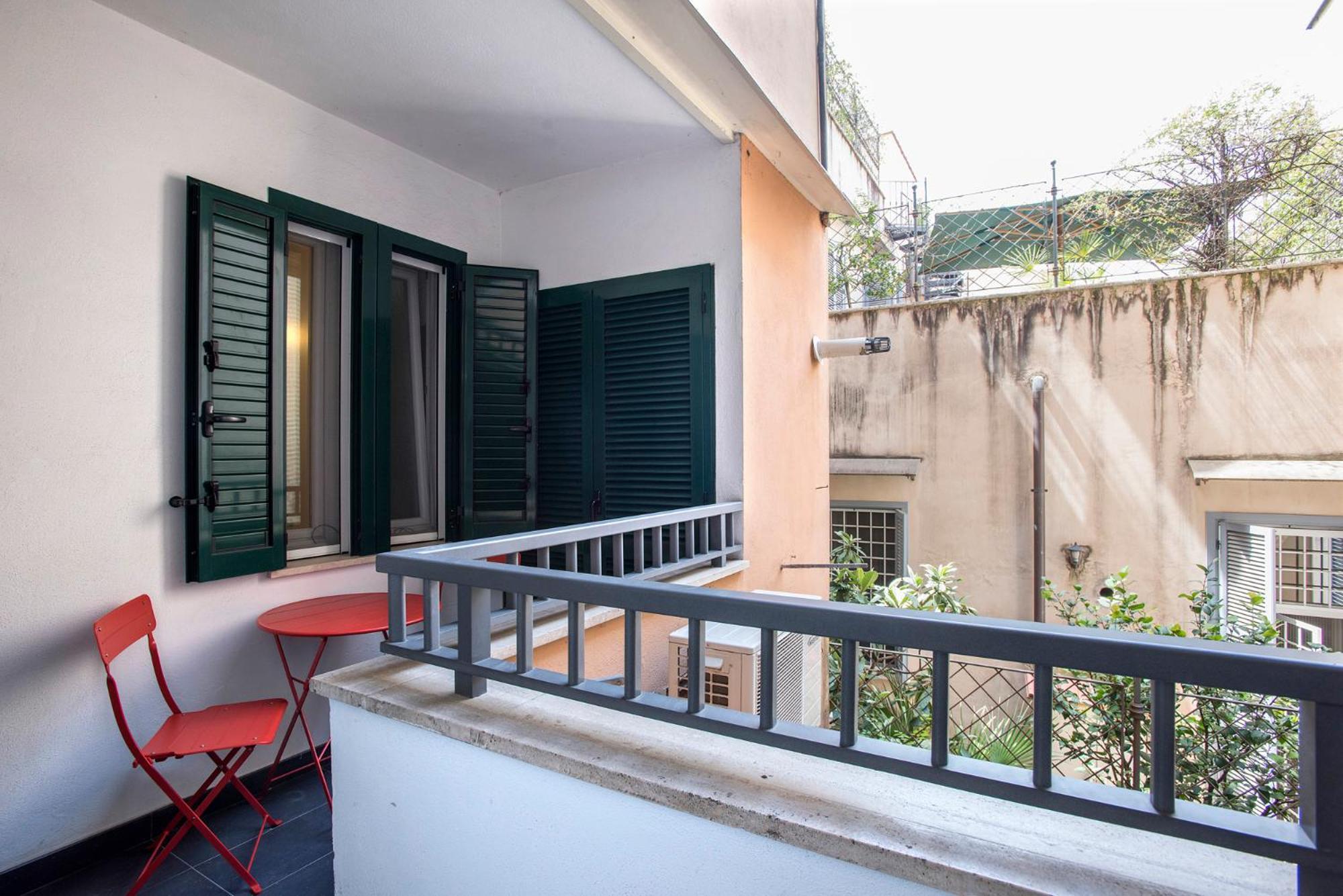 Lorenzo's Urban Escape Apartment Rome