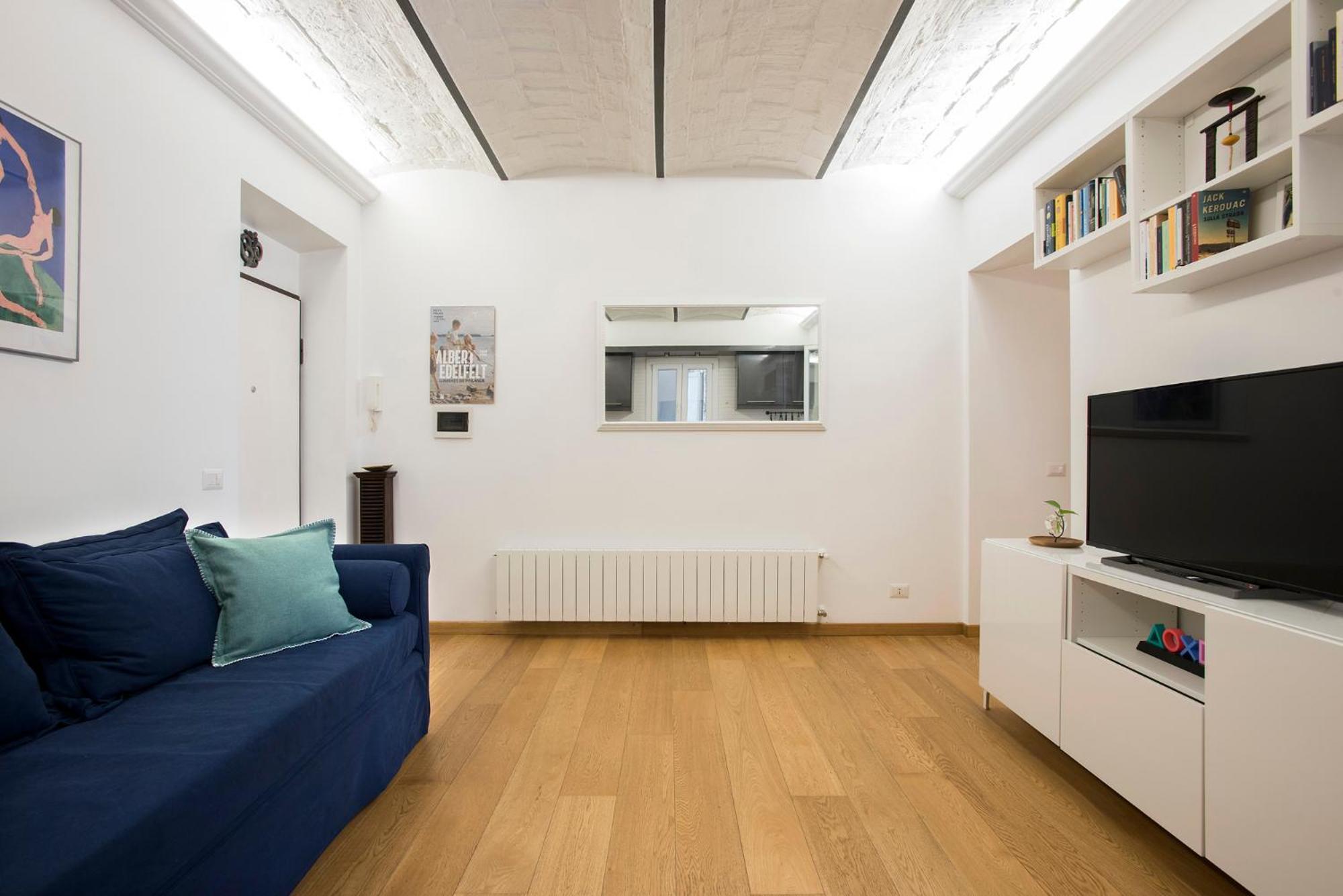 Lorenzo's Urban Escape Apartment